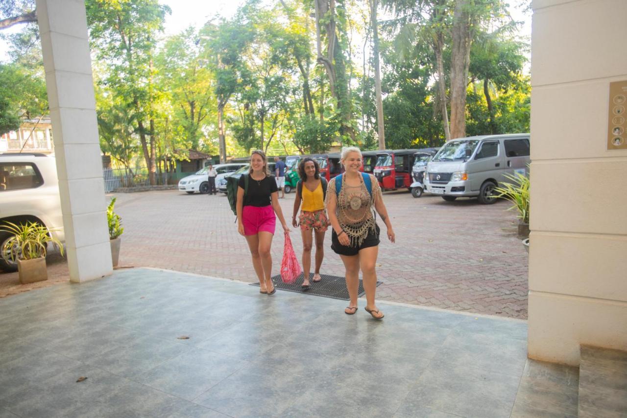 Hotel Eden Garden Szigirija Kültér fotó